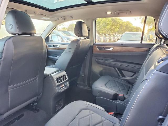 Photo of 2025 Pure White Volkswagen Atlas