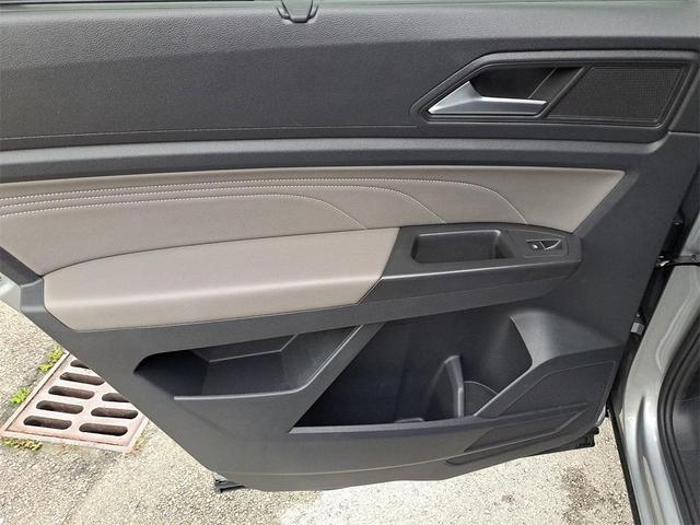 Photo of 2022 Pyrite Silver Metallic Volkswagen Atlas