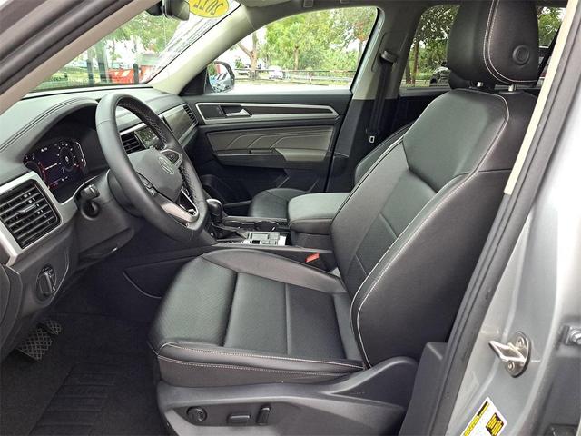 Photo of 2022 Pyrite Silver Metallic Volkswagen Atlas