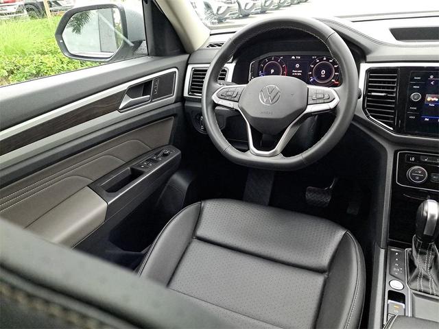Photo of 2022 Pyrite Silver Metallic Volkswagen Atlas