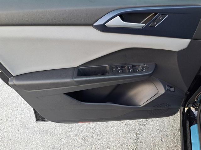 Photo of 2022 Deep Black Pearl Effect Volkswagen Taos