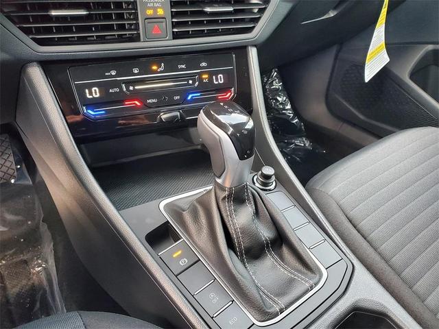 Photo of 2025 Platinum Gray Metallic Volkswagen Jetta