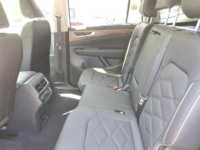 Photo of 2025 Pure White Volkswagen Atlas