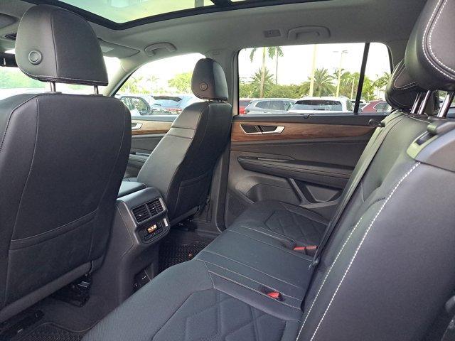 Photo of 2025 Pure White Volkswagen Atlas
