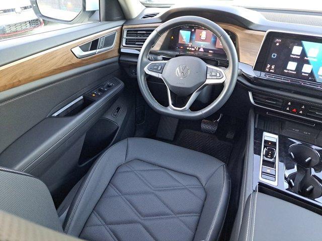 Photo of 2025 Pure White Volkswagen Atlas