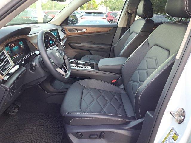 Photo of 2025 Pure White Volkswagen Atlas