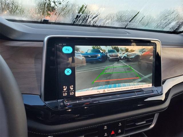 Photo of 2025 Deep Black Pearl Effect Volkswagen Atlas