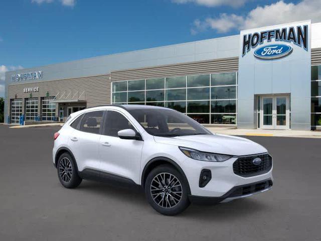 Photo of 2025 Star White Ford Escape