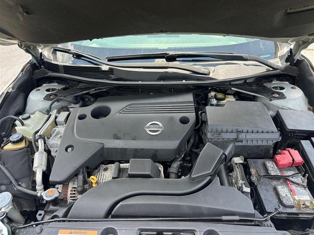 Photo of 2014 Brilliant Silver Metallic Nissan Altima