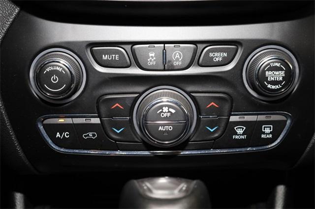 Photo of 2019 Granite Crystal Clearcoat Metallic Jeep Cherokee