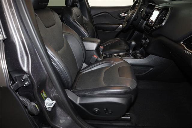Photo of 2019 Granite Crystal Clearcoat Metallic Jeep Cherokee
