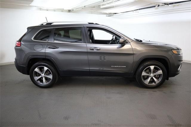 Photo of 2019 Granite Crystal Clearcoat Metallic Jeep Cherokee