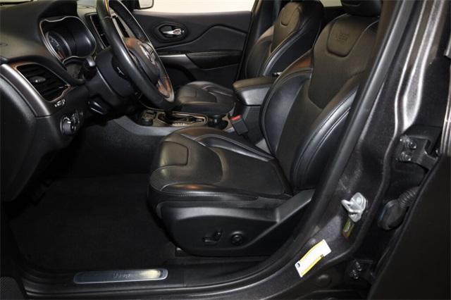 Photo of 2019 Granite Crystal Clearcoat Metallic Jeep Cherokee