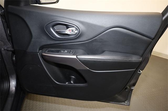 Photo of 2019 Granite Crystal Clearcoat Metallic Jeep Cherokee
