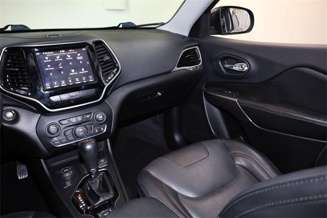 Photo of 2019 Granite Crystal Clearcoat Metallic Jeep Cherokee
