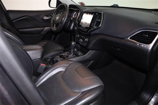 Photo of 2019 Granite Crystal Clearcoat Metallic Jeep Cherokee