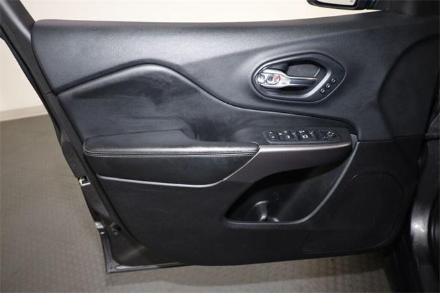 Photo of 2019 Granite Crystal Clearcoat Metallic Jeep Cherokee