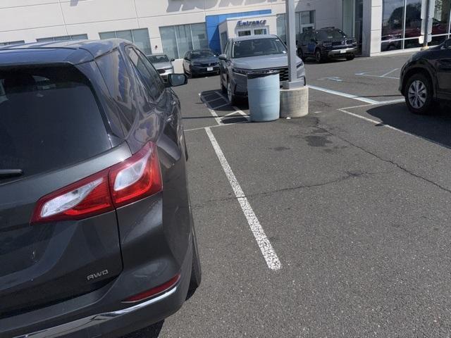 Photo of 2020 Nightfall Gray Metallic Chevrolet Equinox