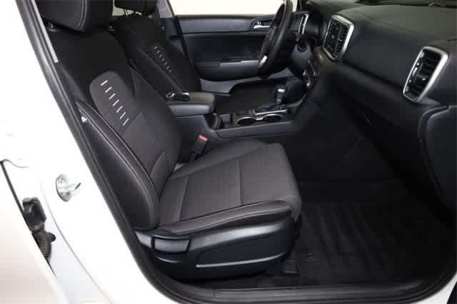 Photo of 2022 Snow White Pearl Kia Sportage