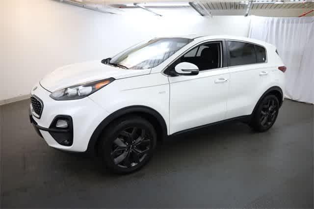 Photo of 2022 Snow White Pearl Kia Sportage