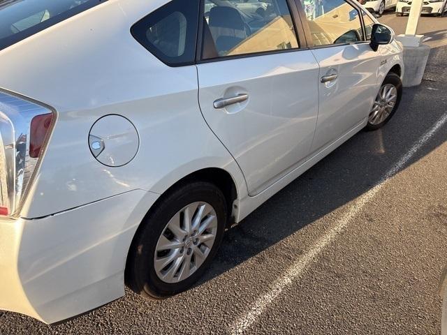 Photo of 2013 White Toyota Prius Plug-in