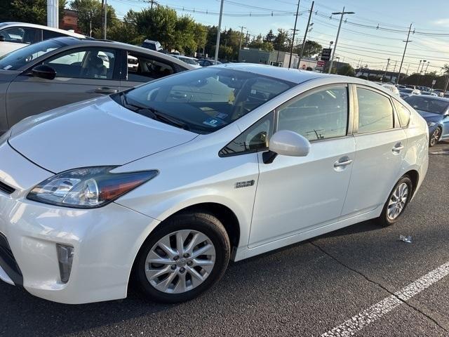 Photo of 2013 White Toyota Prius Plug-in