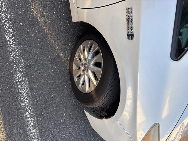Photo of 2013 White Toyota Prius Plug-in