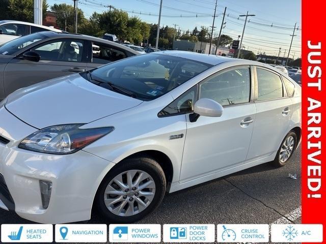 Photo of 2013 White Toyota Prius Plug-in