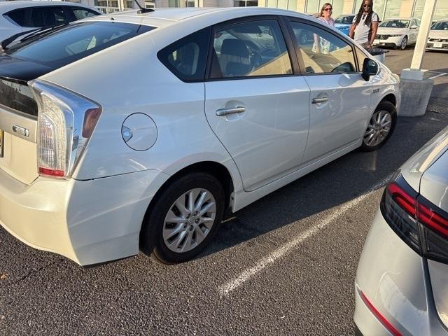 Photo of 2013 White Toyota Prius Plug-in
