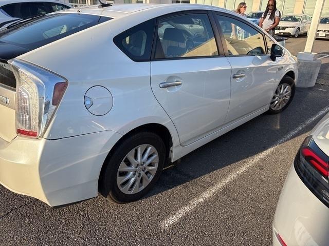 Photo of 2013 White Toyota Prius Plug-in