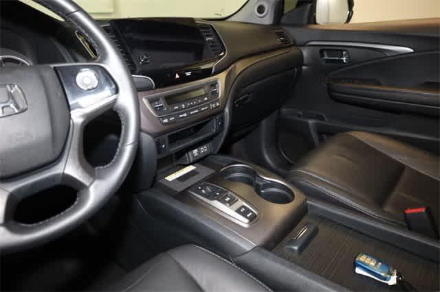 Photo of 2022 Sonic Gray Pearl Honda Pilot