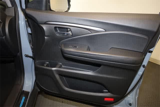 Photo of 2022 Sonic Gray Pearl Honda Pilot