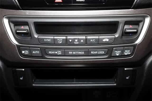 Photo of 2022 Sonic Gray Pearl Honda Pilot