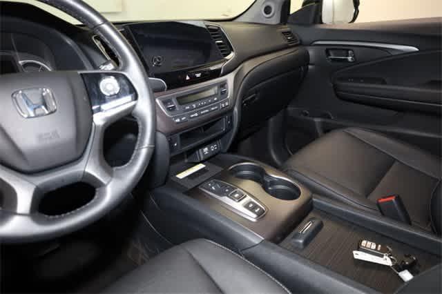 Photo of 2022 Crystal Black Pearl Honda Pilot