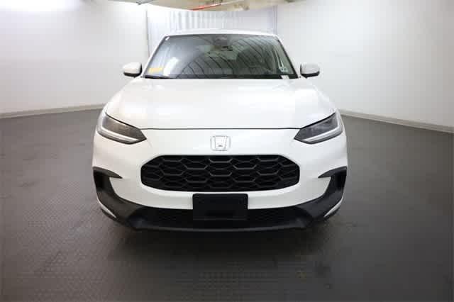 Photo of 2023 Platinum White Pearl Honda HR-V