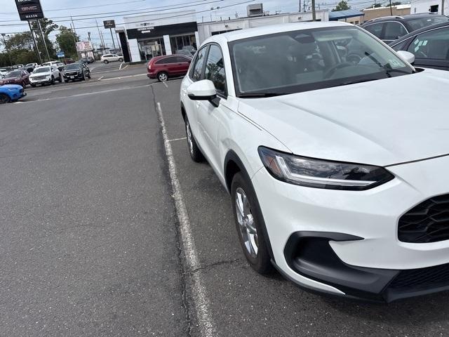 Photo of 2023 Platinum White Pearl Honda HR-V