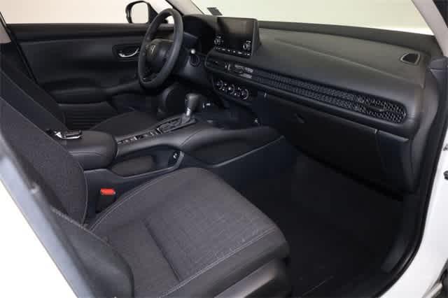 Photo of 2023 Platinum White Pearl Honda HR-V