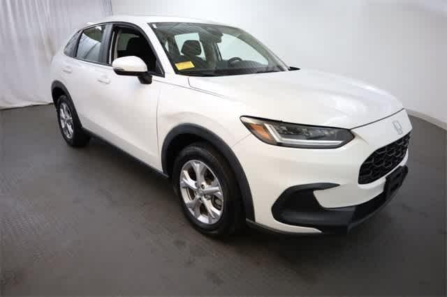 Photo of 2023 Platinum White Pearl Honda HR-V