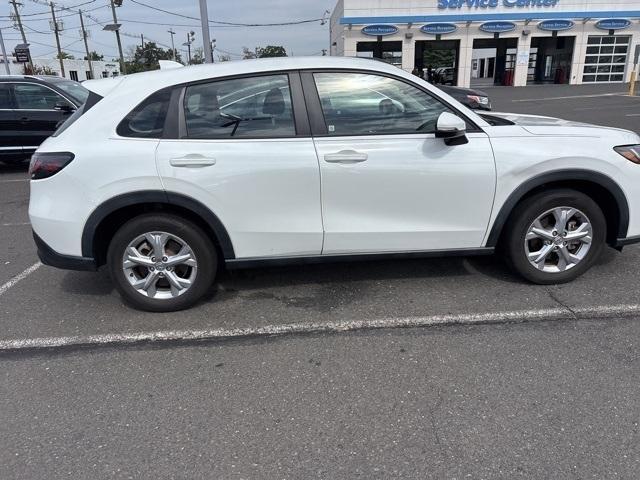 Photo of 2023 Platinum White Pearl Honda HR-V
