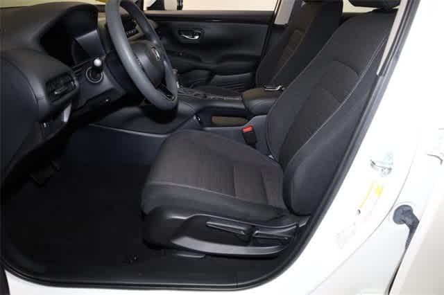 Photo of 2023 Platinum White Pearl Honda HR-V