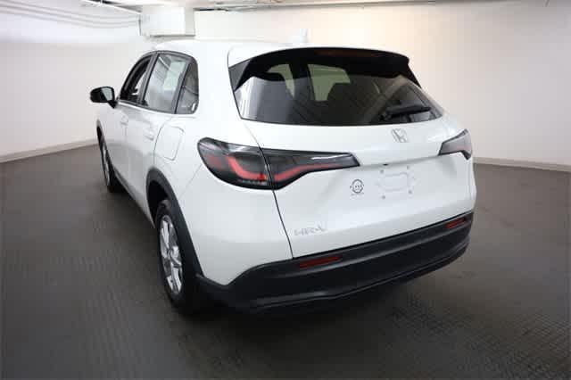 Photo of 2023 Platinum White Pearl Honda HR-V