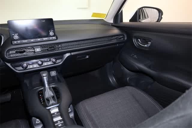 Photo of 2023 Platinum White Pearl Honda HR-V