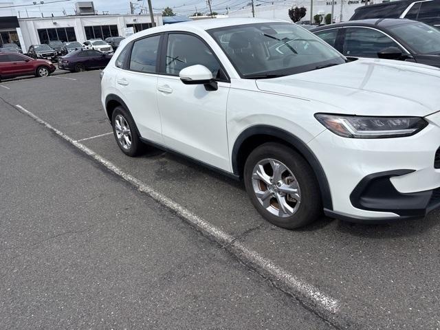 Photo of 2023 Platinum White Pearl Honda HR-V