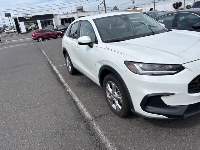 Photo of 2023 Platinum White Pearl Honda HR-V