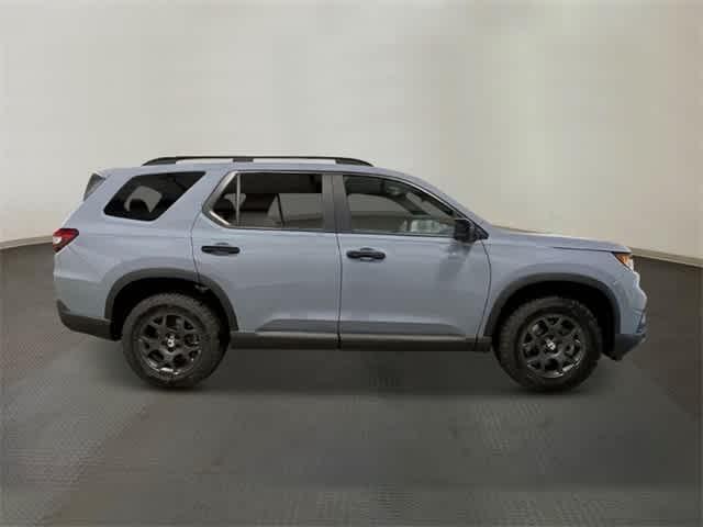 Photo of 2025 Sonic Gray Pearl Honda Pilot