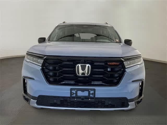 Photo of 2025 Sonic Gray Pearl Honda Pilot