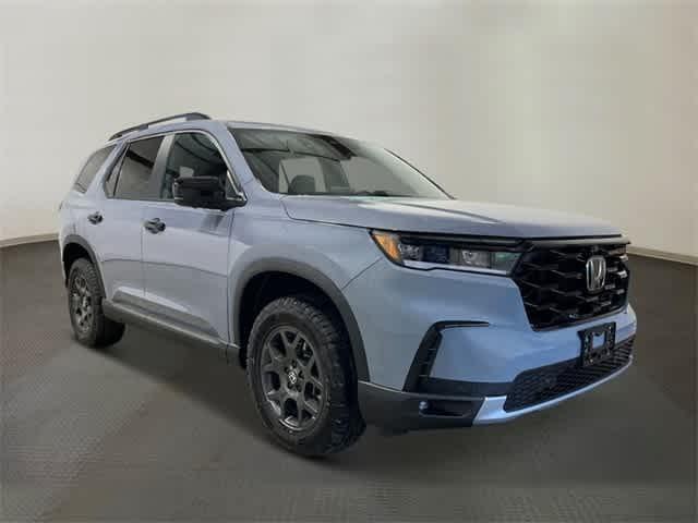 Photo of 2025 Sonic Gray Pearl Honda Pilot