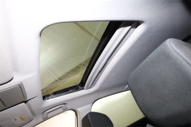 Photo of 2021 Platinum White Pearl Honda CR-V