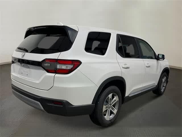 Photo of 2025 Platinum White Pearl Honda Pilot