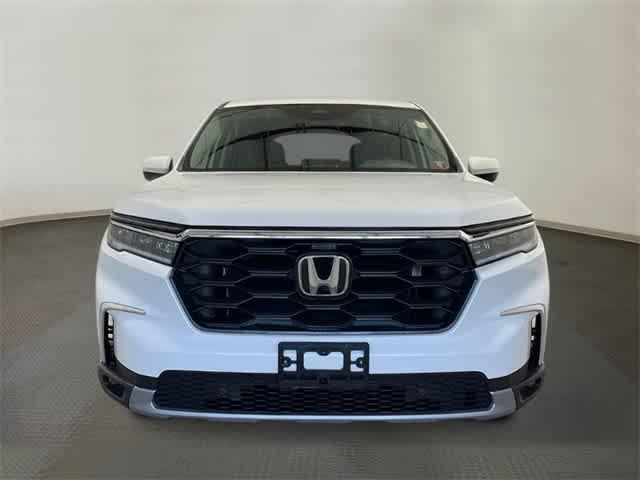 Photo of 2025 Platinum White Pearl Honda Pilot